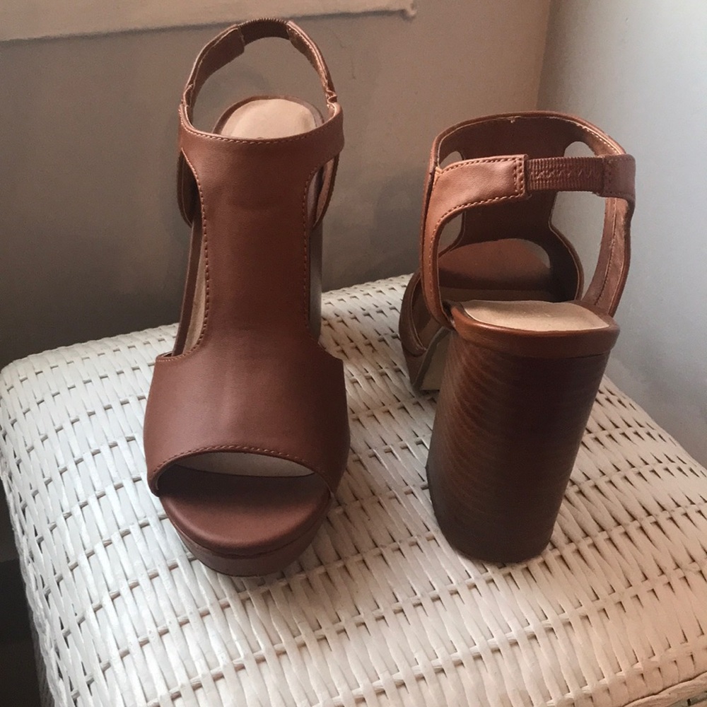 Summer heels! Perfect for this warm weather!